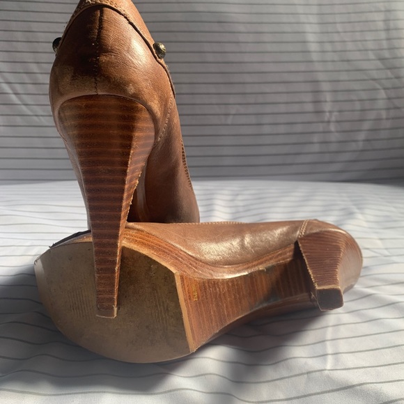 BCBGENERATION RUSSELL PLATFORM LEATHER PEEP TOE - Picture 8 of 8